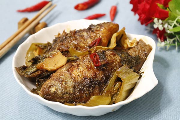 Cách làm cá diếc kho dưa chua ngon
