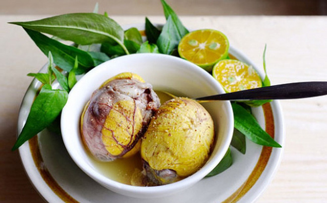 Ăn trứng vịt lộn xong có nên uống sữa?