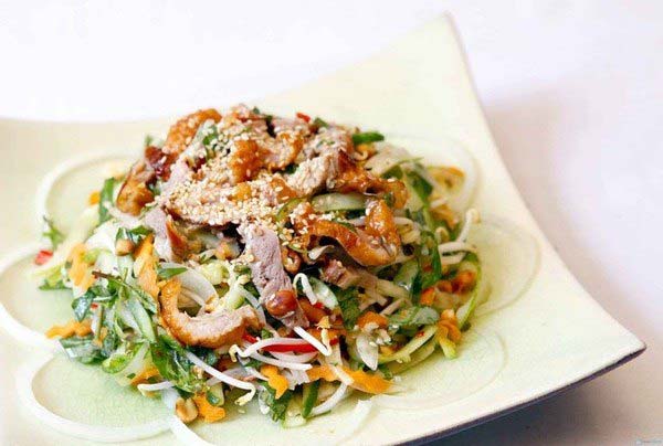 Chế biến món nộm vịt thập cẩm